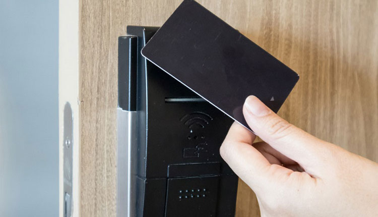 کارت کلید هتل | مزایای اصلی استفاده از کارت های کلید هتل |خرید انواع درب ضد سرقت در کرج |